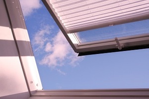 Dopřejte vašim střešním oknům stylové žaluzie